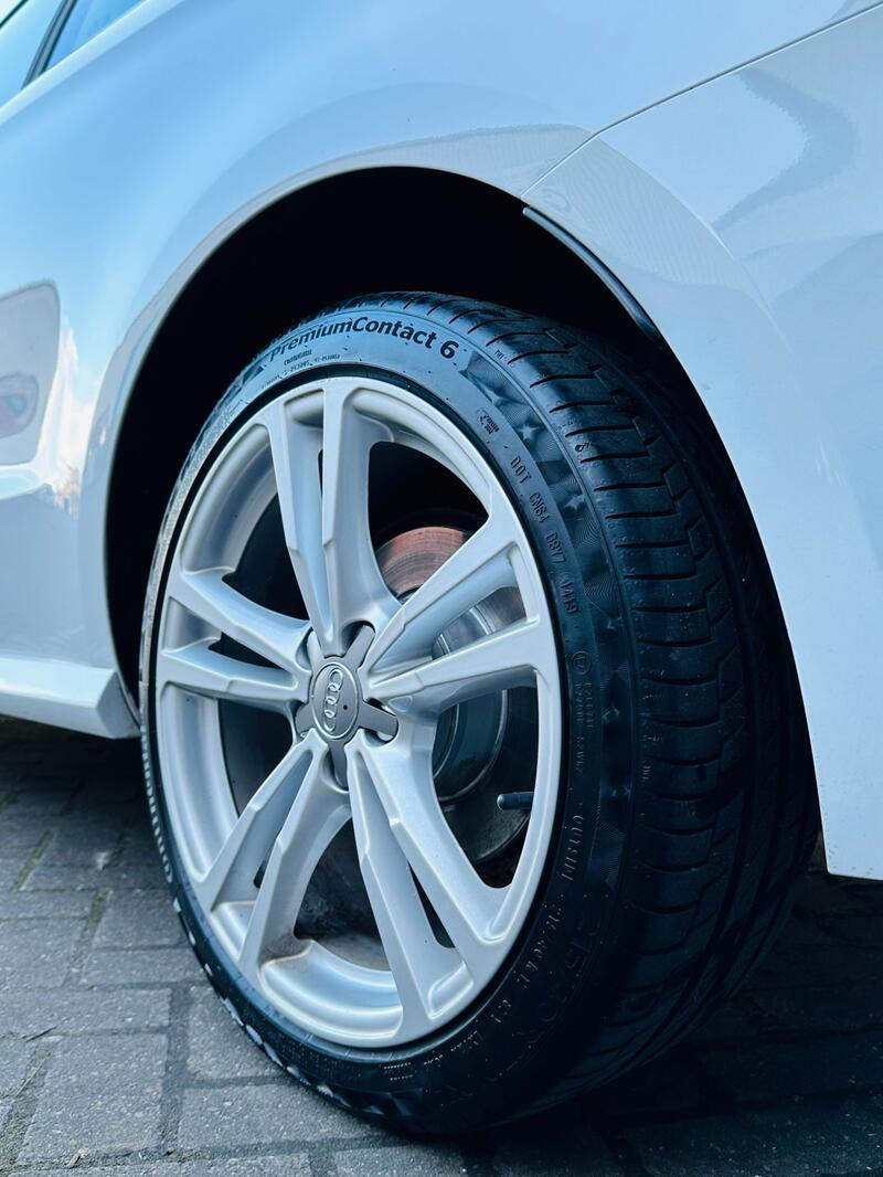 AUDI S1