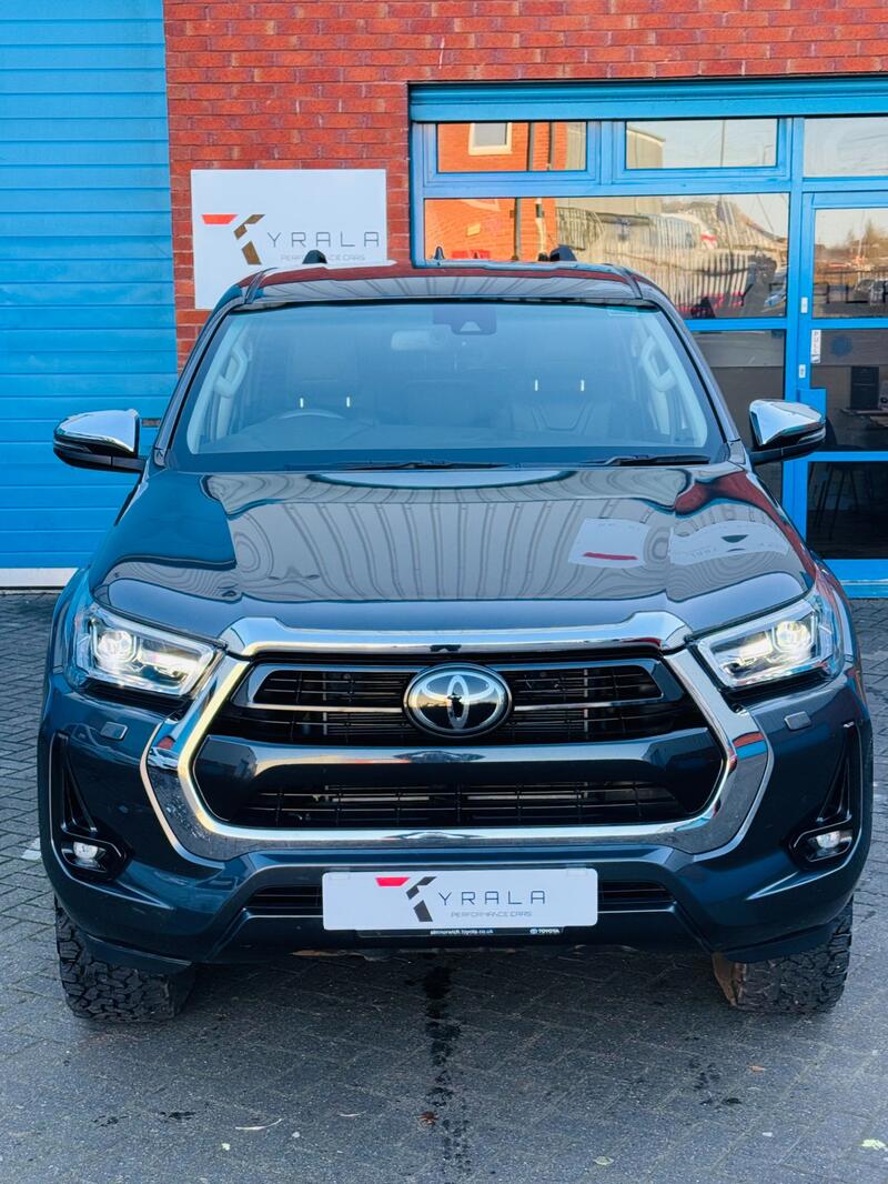 TOYOTA HILUX