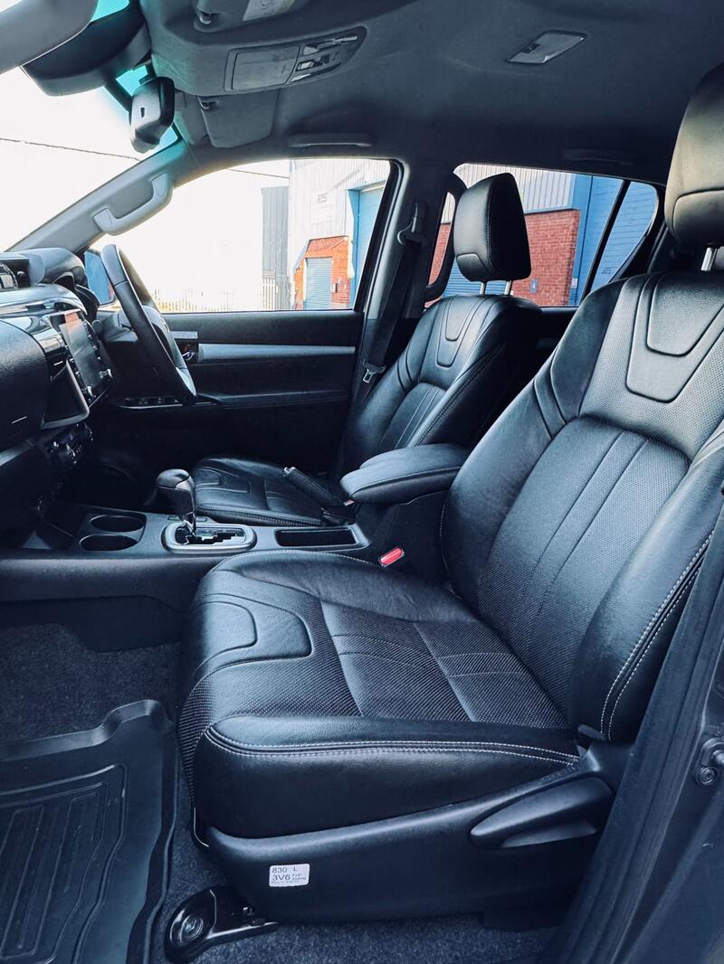 TOYOTA HILUX