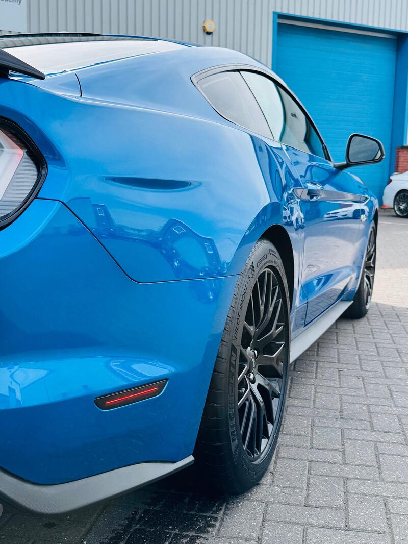 FORD MUSTANG